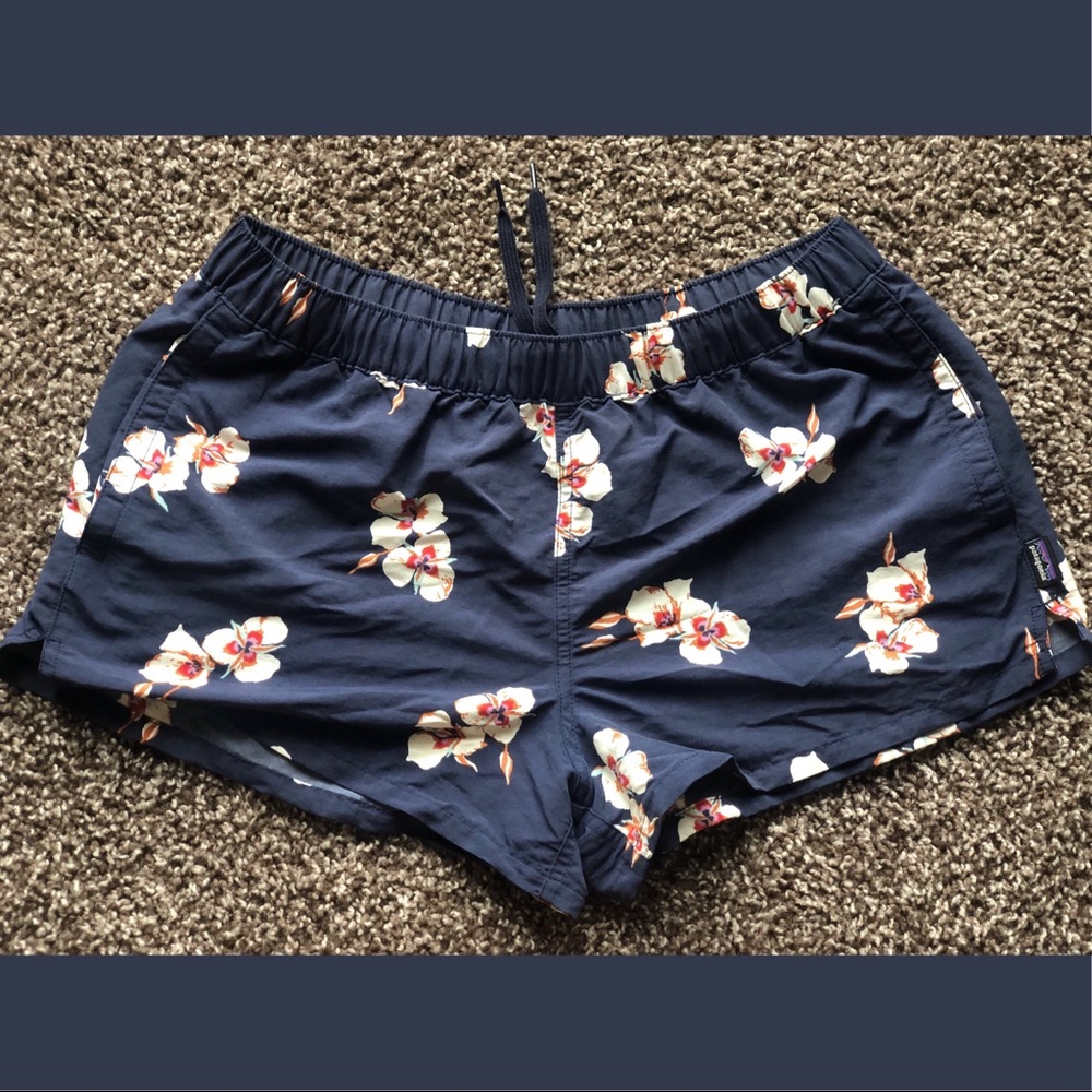 Women Patagonia Navy printed shorts size Med